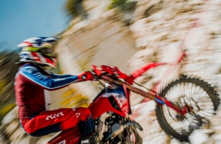 Strong performance and tough conditions at the EnduroGP opener in Custonaci, Sicily. Discover the full photo gallery.