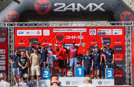 Round 4 Assoluti d'Italia in Pianello Val Tidone: Bernardini returns to racing, both he and Oldrati reach the podium. Ahlin and Corsi impress. Discover the gallery