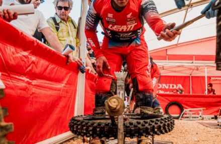 Strong performance and tough conditions at the EnduroGP opener in Custonaci, Sicily. Discover the full photo gallery.
