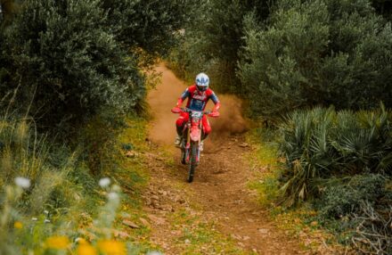 Strong performance and tough conditions at the EnduroGP opener in Custonaci, Sicily. Discover the full photo gallery.