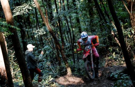 Discover the photo gallery of the EnduroGP Italy 2025 in Boario Terme with the Honda RedMoto Racing World Enduro Team in action. All the pictures...