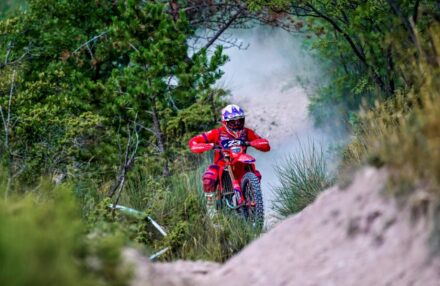 Honda Racing RedMoto Enduro Team concludes the 2025 Enduro Italian Championship with two Vice-Champion titles, thanks to standout performances by Manolo Morettini and Samuele Bernardini in a thrilling season finale.