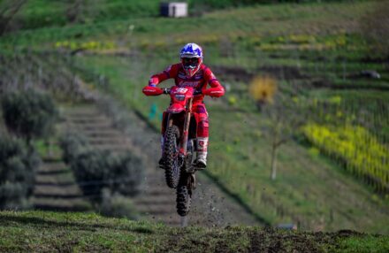 Podium finishes for Holcombe, Bernardini, and Morettini at the 2025 Assoluti d’Italia opener. Explore our gallery of Honda Racing RedMoto Enduro Team in action!