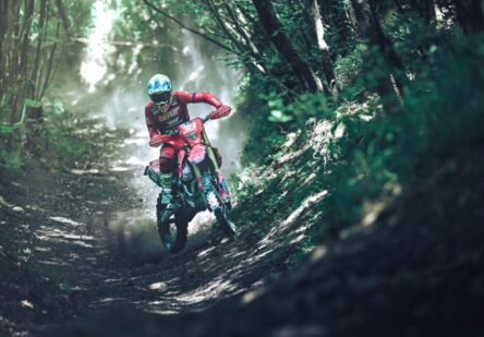Honda Racing RedMoto Enduro Team concludes the 2025 Enduro Italian Championship with two Vice-Champion titles, thanks to standout performances by Manolo Morettini and Samuele Bernardini in a thrilling season finale.