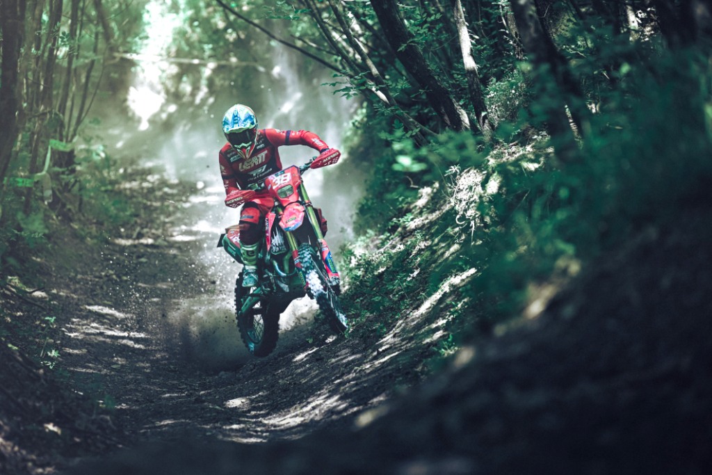 Honda Racing RedMoto Enduro Team concludes the 2025 Enduro Italian Championship with two Vice-Champion titles, thanks to standout performances by Manolo Morettini and Samuele Bernardini in a thrilling season finale.