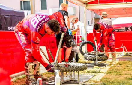 Honda Racing RedMoto Enduro Team concludes the 2025 Enduro Italian Championship with two Vice-Champion titles, thanks to standout performances by Manolo Morettini and Samuele Bernardini in a thrilling season finale.