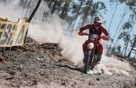 Discover the photo gallery of the EnduroGP Portugal 2025 in Vila de Rei with the Honda RedMoto Racing World Enduro Team in action